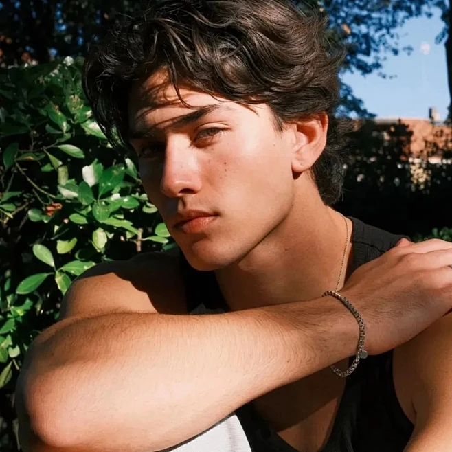 Daniel Lewis